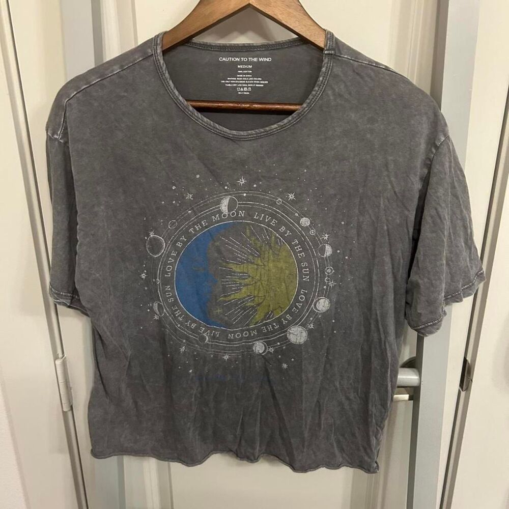 Caution to the wind Women's Grey graphic T-shirt